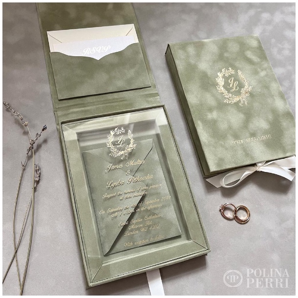 invitations in the velvet box