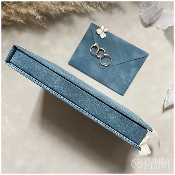 Teal velvet boxes with invitations